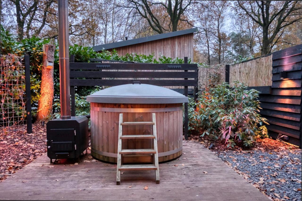 Lodge In Een Bosrijke Omgeving Met Hottub & Sauna Opt Rheezerveen 外观 照片