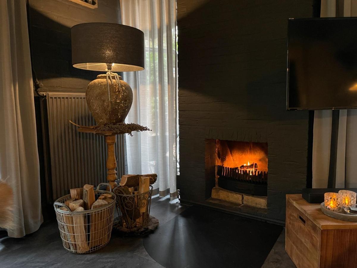 Lodge In Een Bosrijke Omgeving Met Hottub & Sauna Opt Rheezerveen 外观 照片