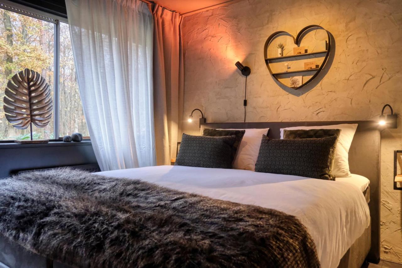 Lodge In Een Bosrijke Omgeving Met Hottub & Sauna Opt Rheezerveen 外观 照片