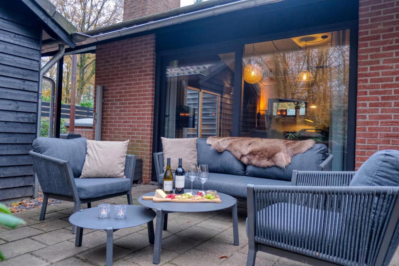 Lodge In Een Bosrijke Omgeving Met Hottub & Sauna Opt Rheezerveen 外观 照片