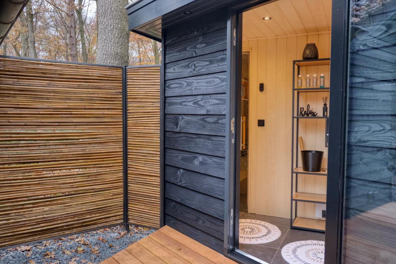Lodge In Een Bosrijke Omgeving Met Hottub & Sauna Opt Rheezerveen 外观 照片