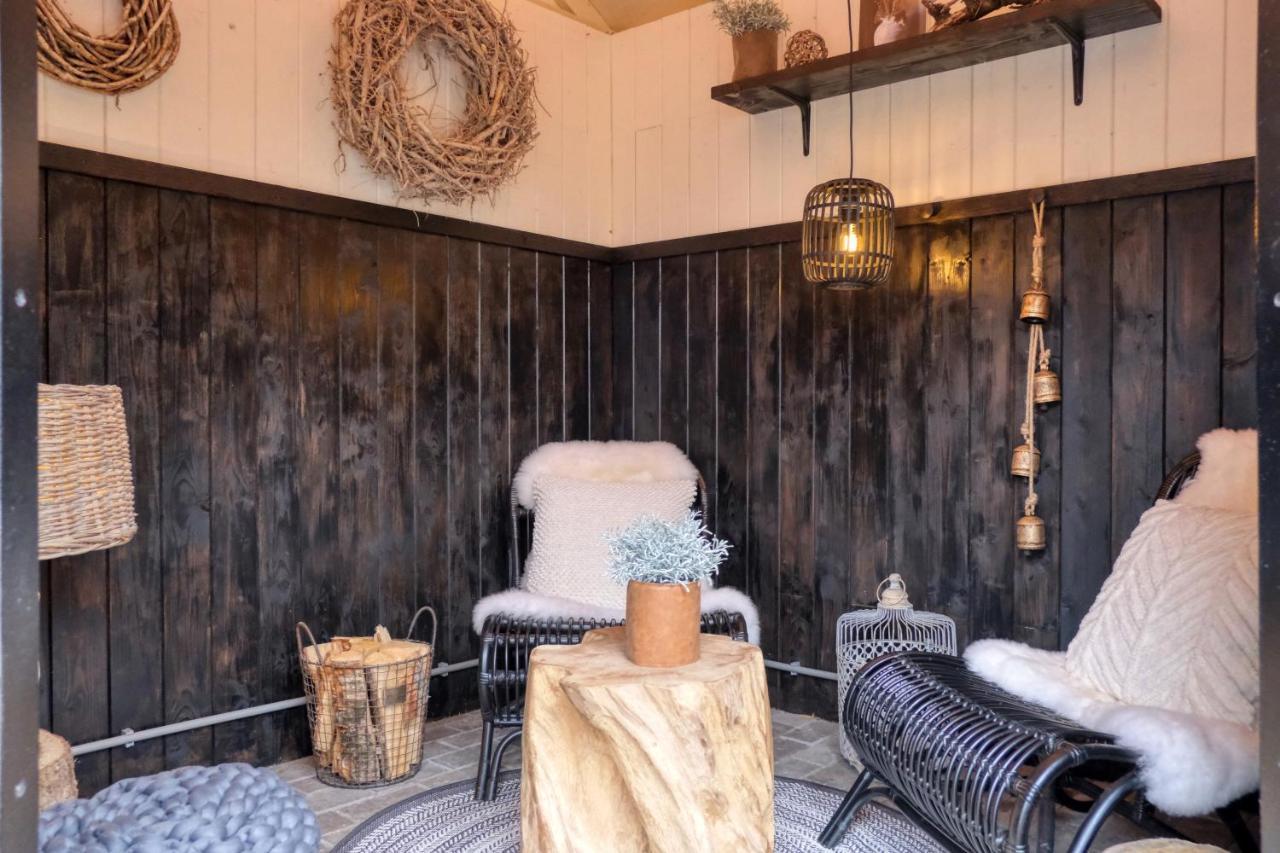 Lodge In Een Bosrijke Omgeving Met Hottub & Sauna Opt Rheezerveen 外观 照片