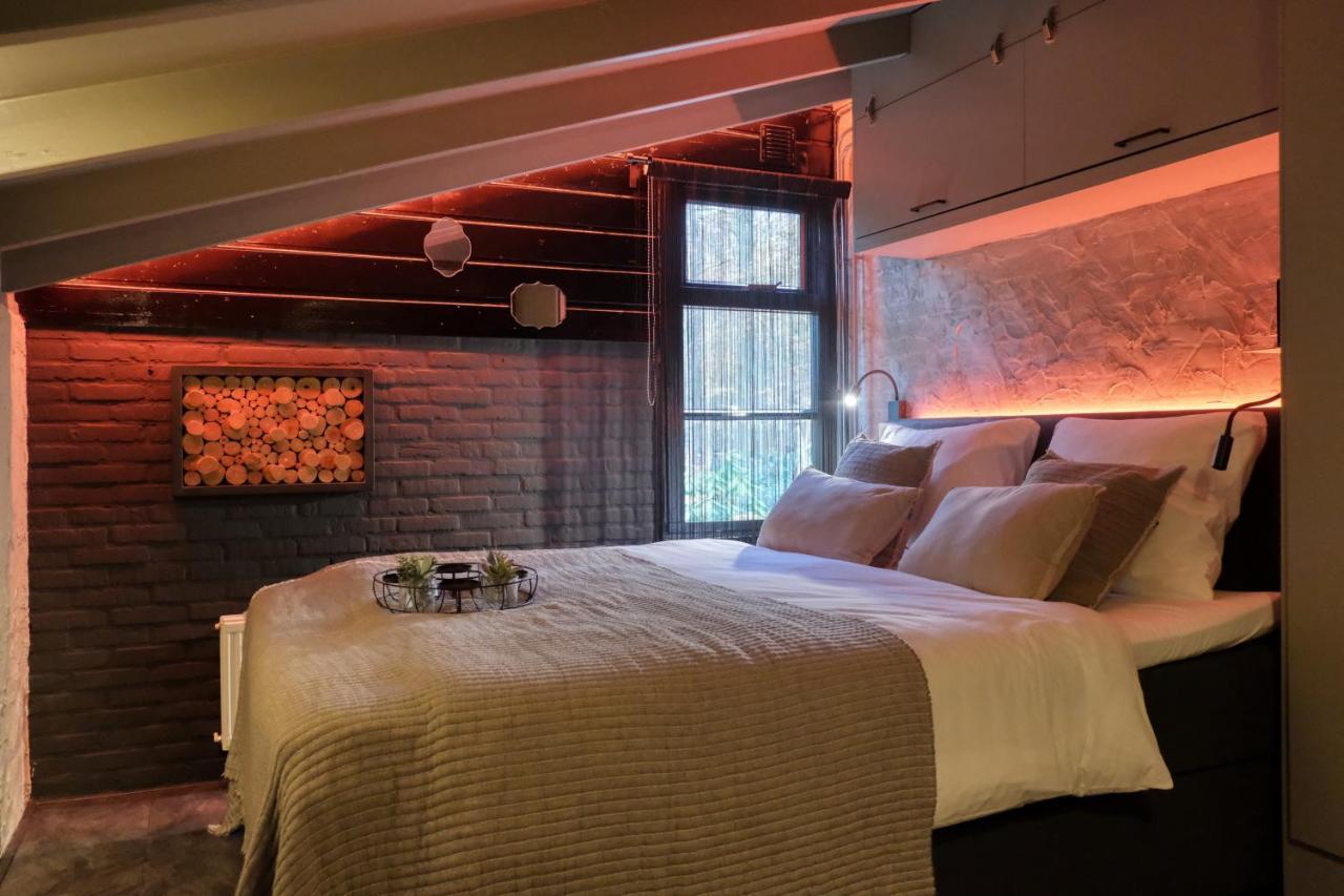 Lodge In Een Bosrijke Omgeving Met Hottub & Sauna Opt Rheezerveen 外观 照片